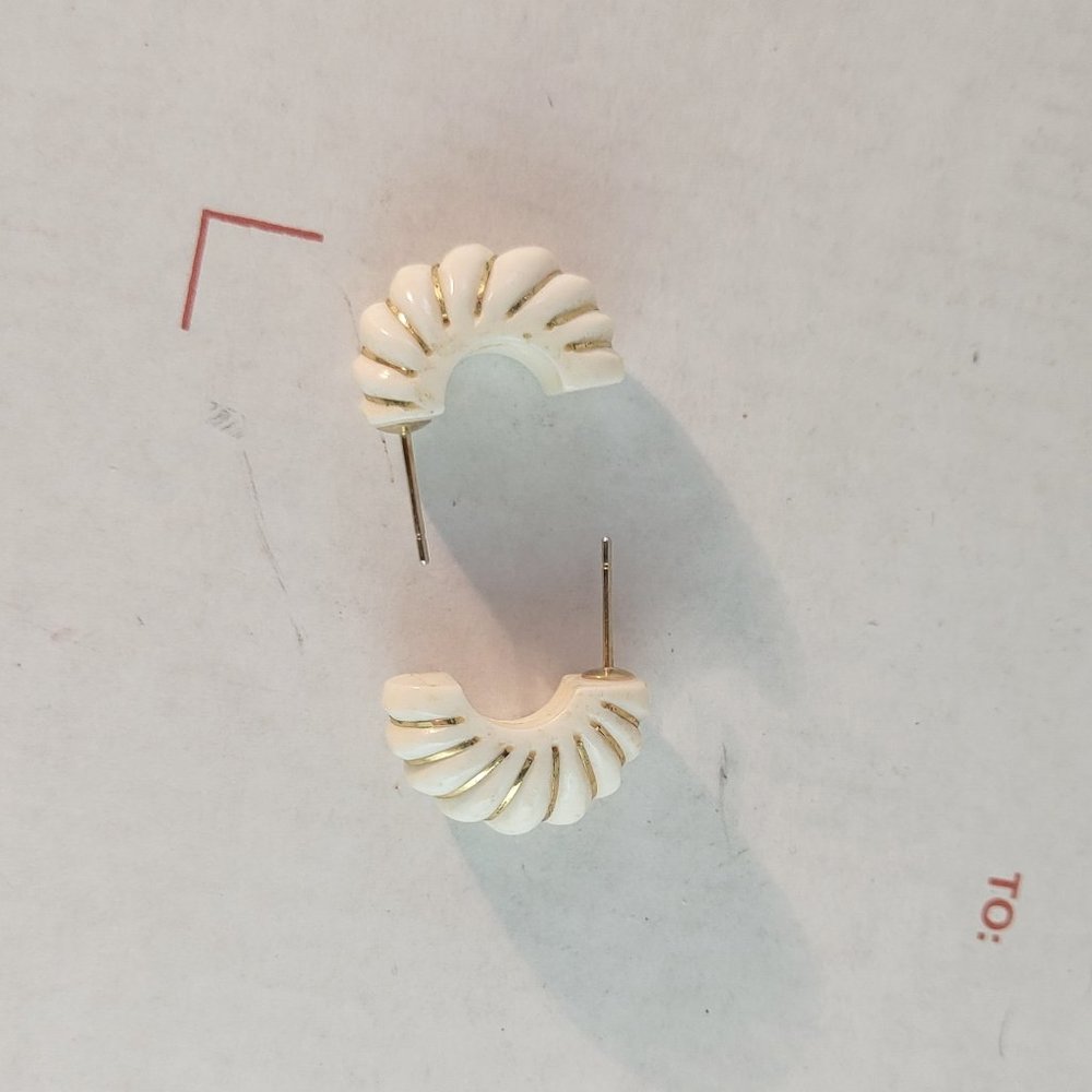 Vintage Women's 14K Gold Wire Spiraled Wrapped Bone Earrings Pair 585